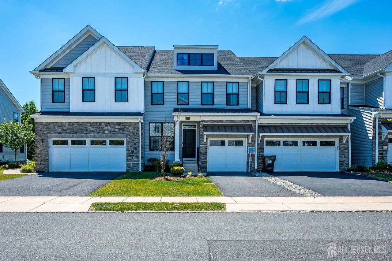 14 Hyacinth Ln