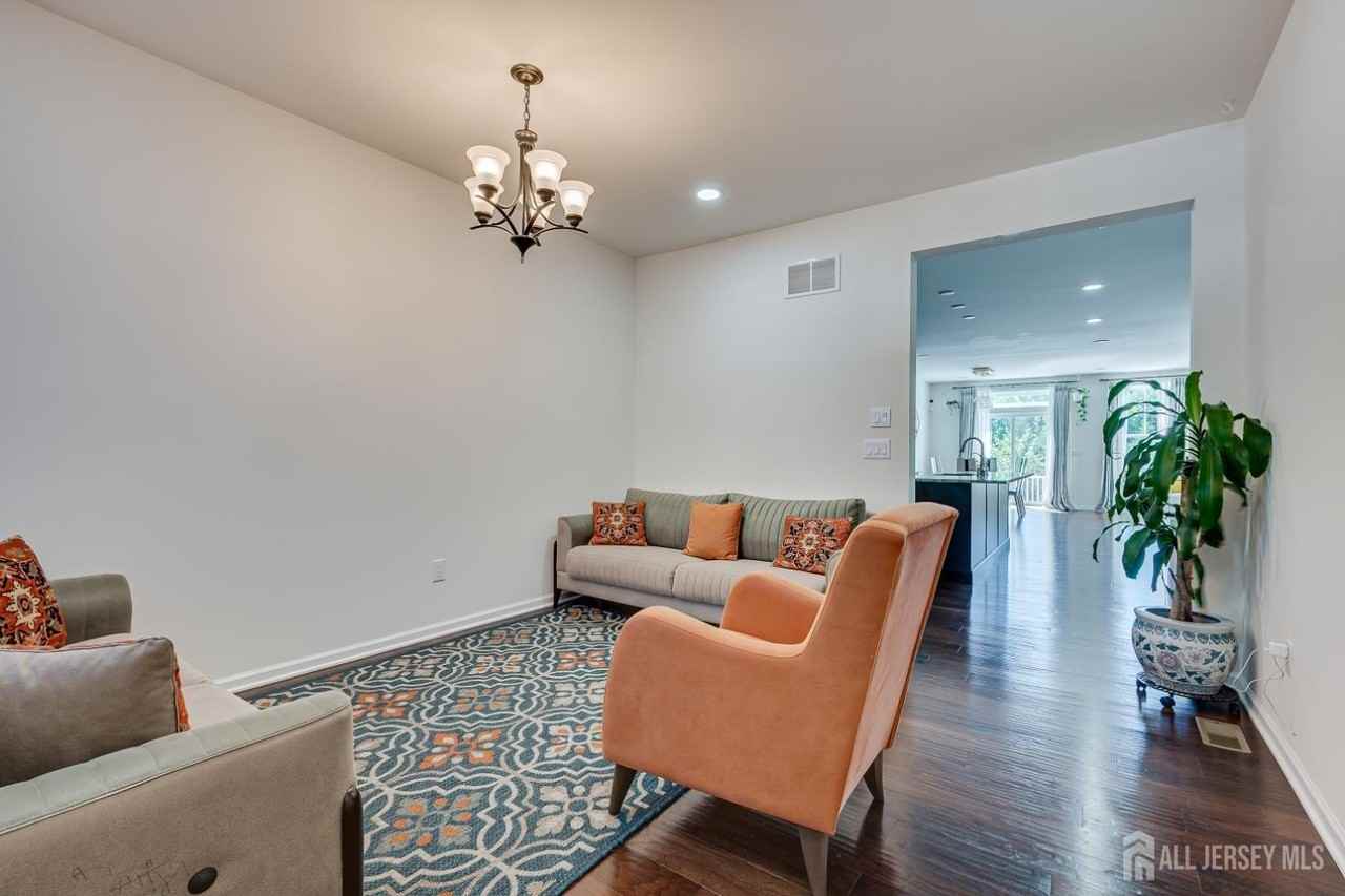 14 Hyacinth Ln - Photo 5 of 50
