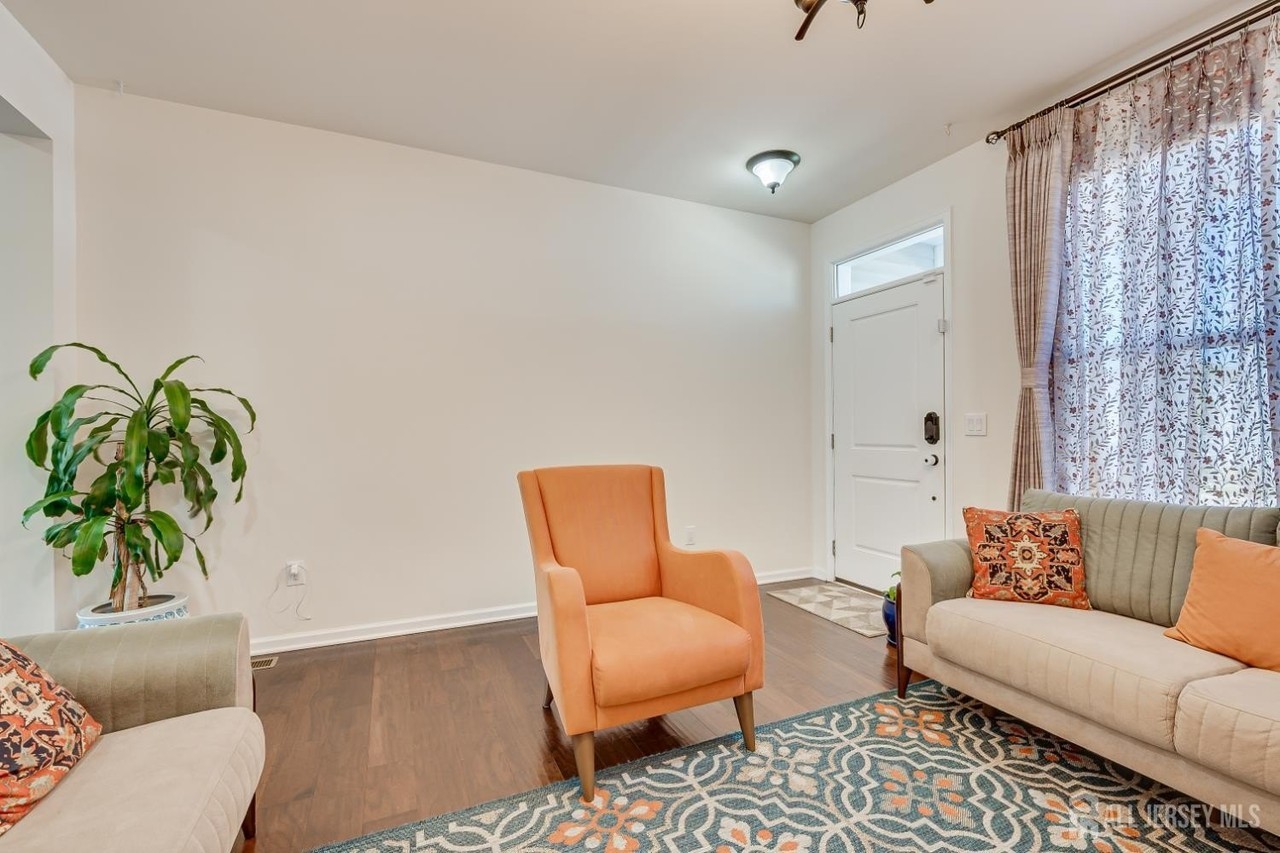 14 Hyacinth Ln - Photo 6 of 50
