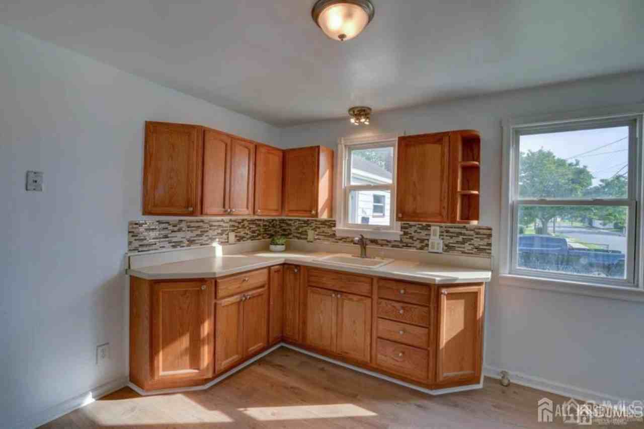 115 Pulaski Ave #A - Photo 5 of 10