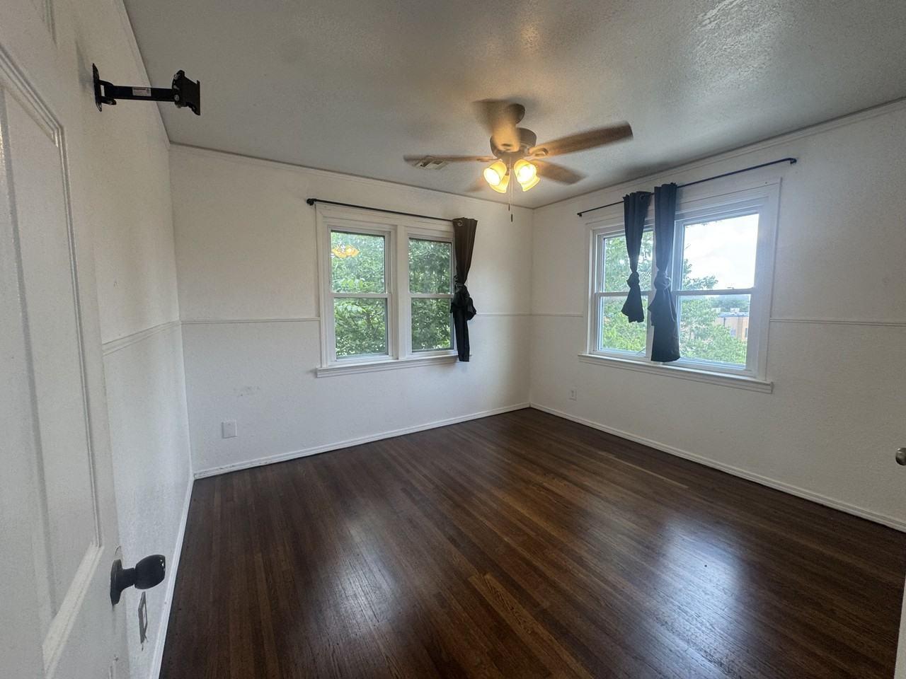 2715 W 48th St #1 - Photo 5 of 7