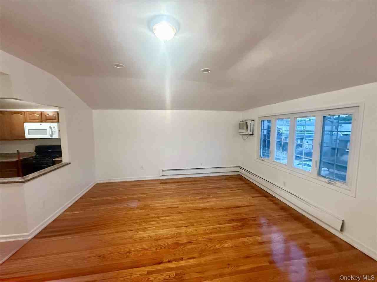 11535 158th St - Photo 2 of 8