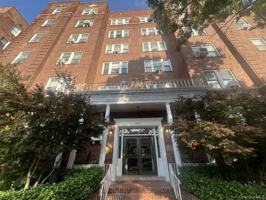 featured image of 11114 76th Ave #403