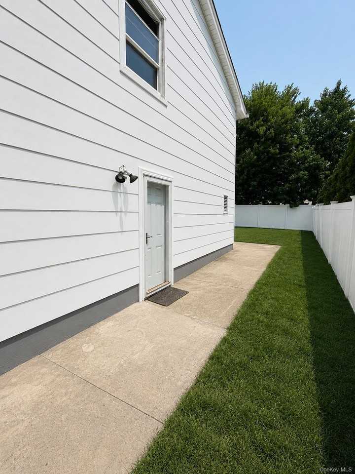 272 Davenport St - Photo 2 of 10