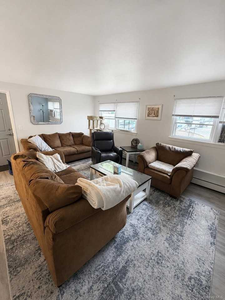 272 Davenport St - Photo 4 of 10