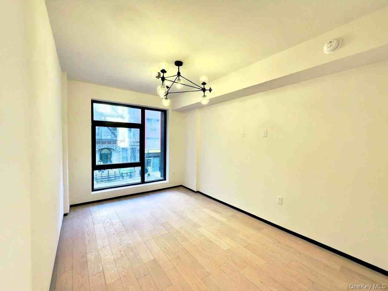 350 W 44th St #202 - Photo 4 of 8
