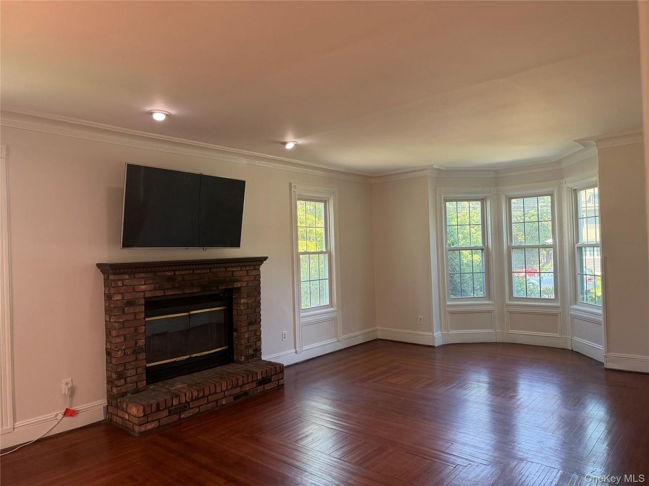 13 Walnut St - Photo 4 of 17