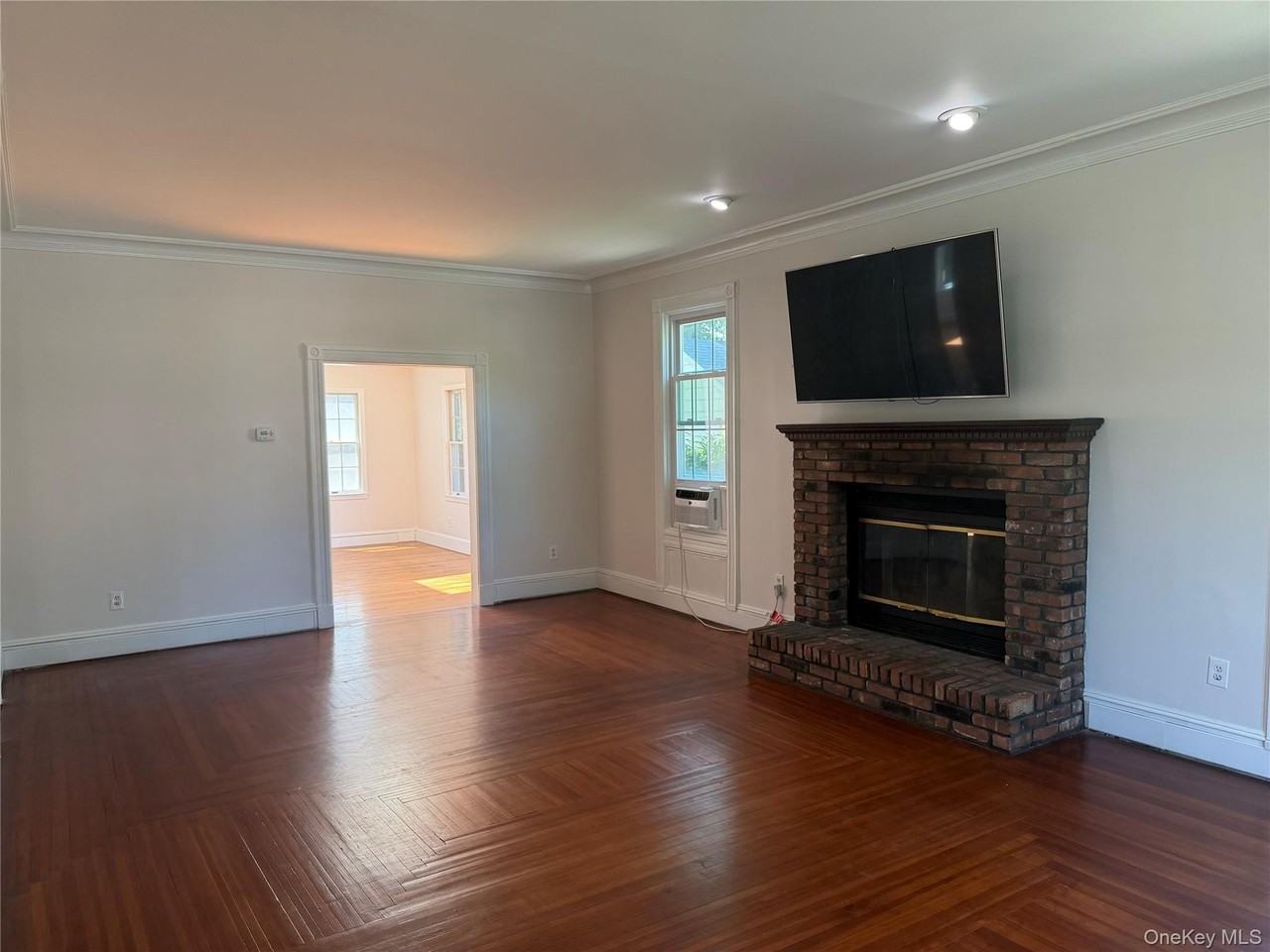 13 Walnut St - Photo 5 of 17