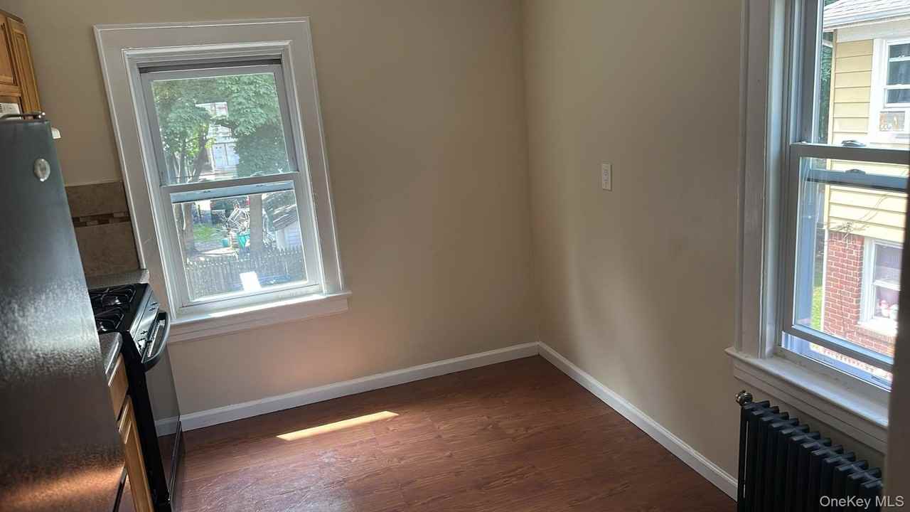 28 Stowe Pl - Photo 3 of 10