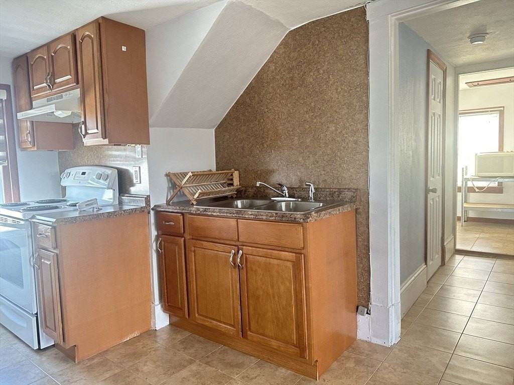 18 Brookfield St #18B - Photo 3 of 16