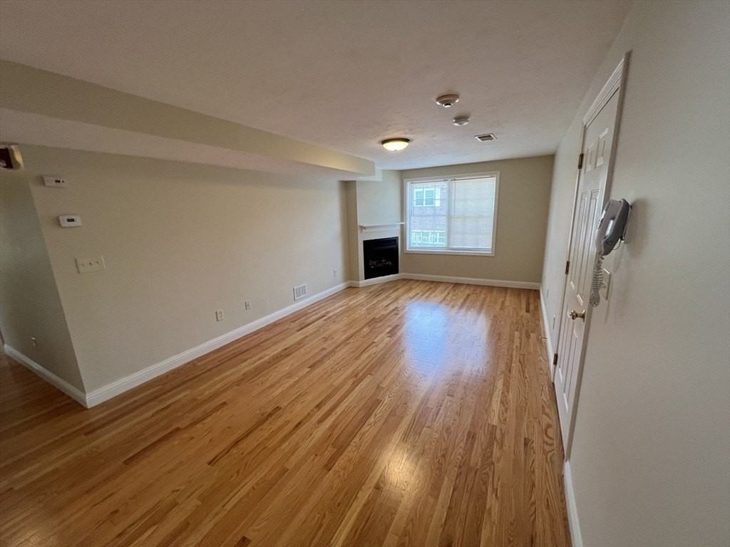 1135 Washington St #1 - Photo 3 of 18