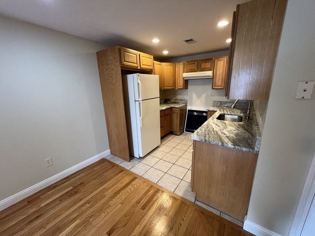1135 Washington St #1 - Photo 5 of 18