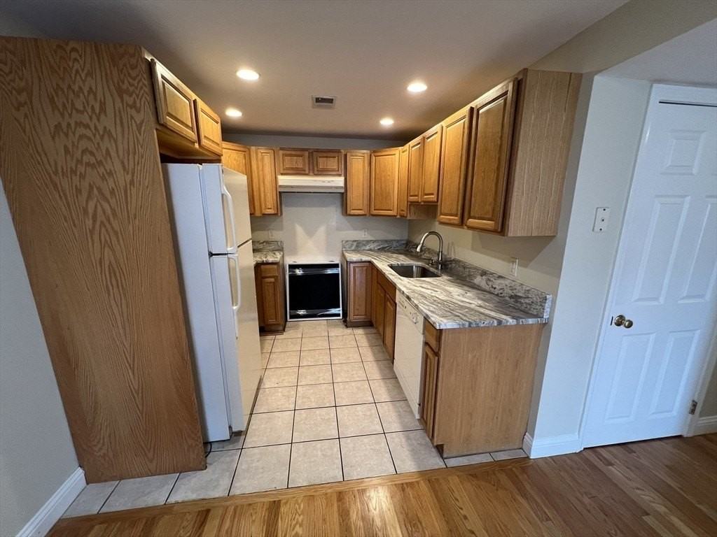 1135 Washington St #1 - Photo 6 of 18