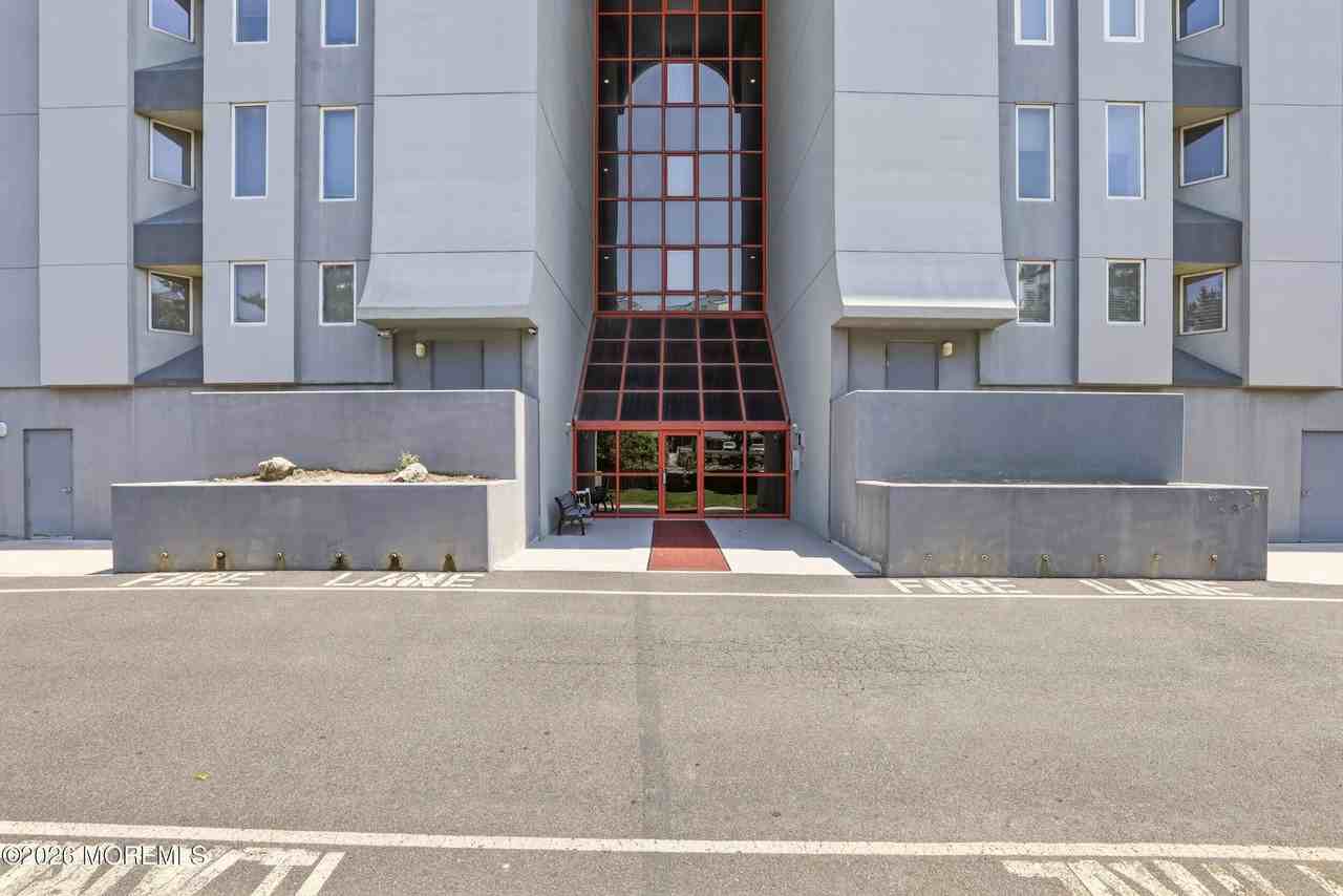 300 Ocean Ave N #C1 - Photo 2 of 38