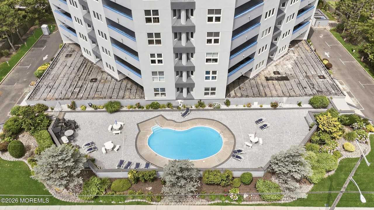 300 Ocean Ave N #C1 - Photo 2 of 38