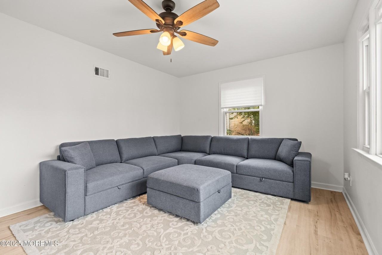 456 Harnell Ave - Photo 7 of 29