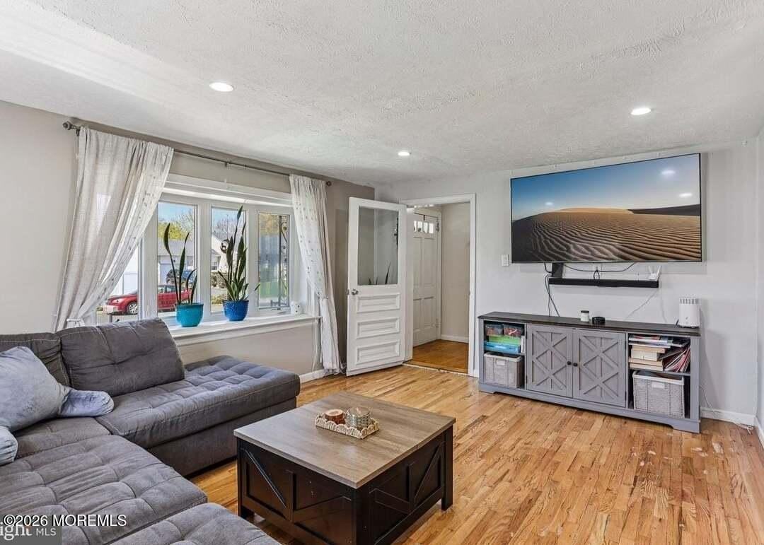 36 Browning Ave - Photo 4 of 15