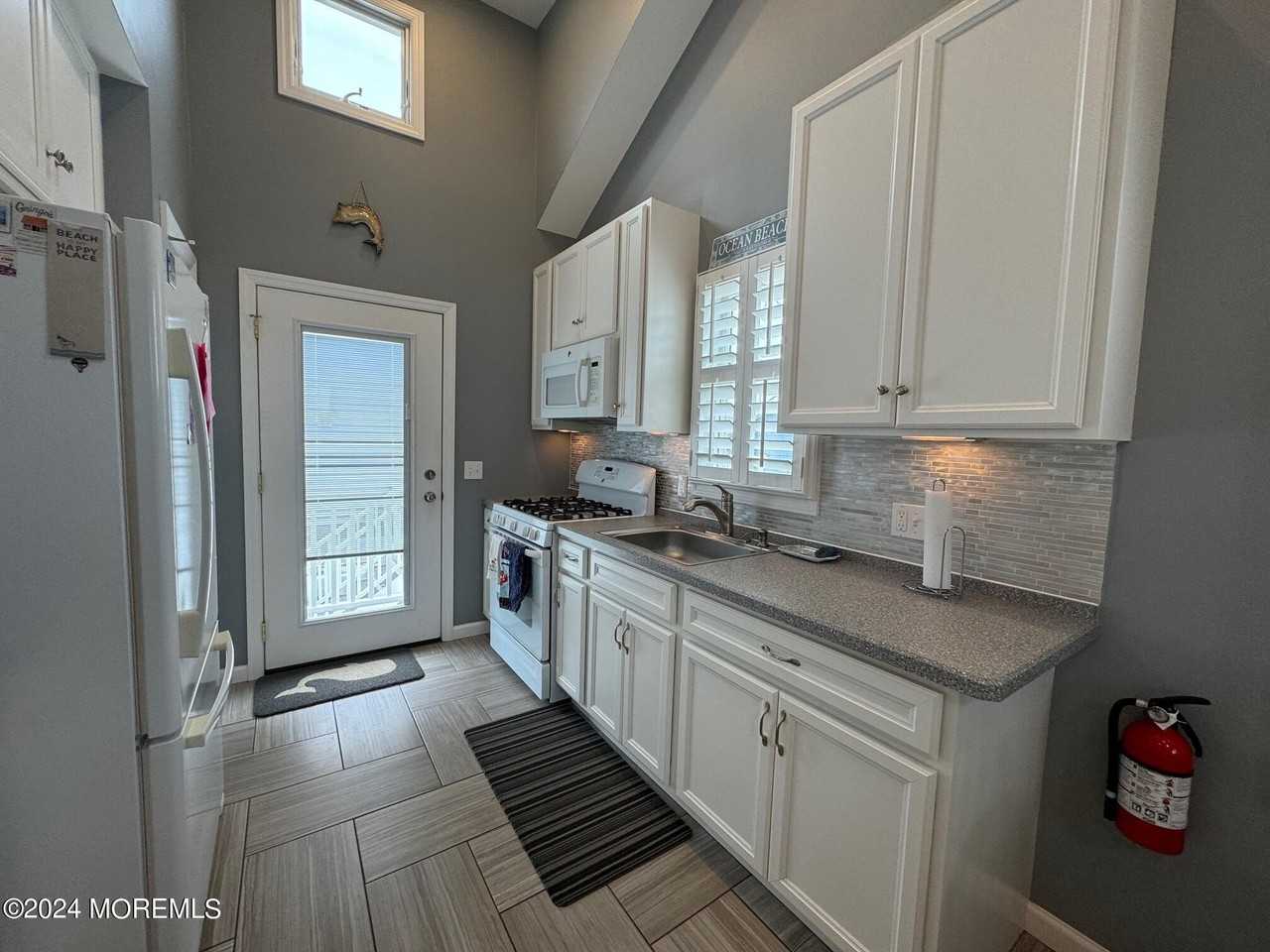 117 W Bayberry Way - Photo 2 of 13