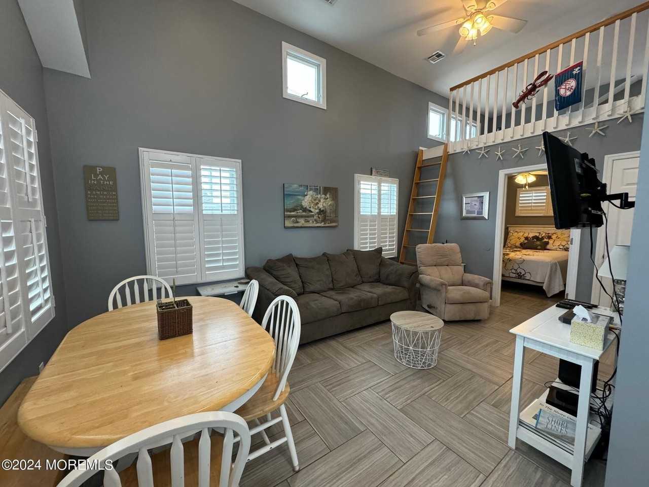 117 W Bayberry Way - Photo 4 of 13