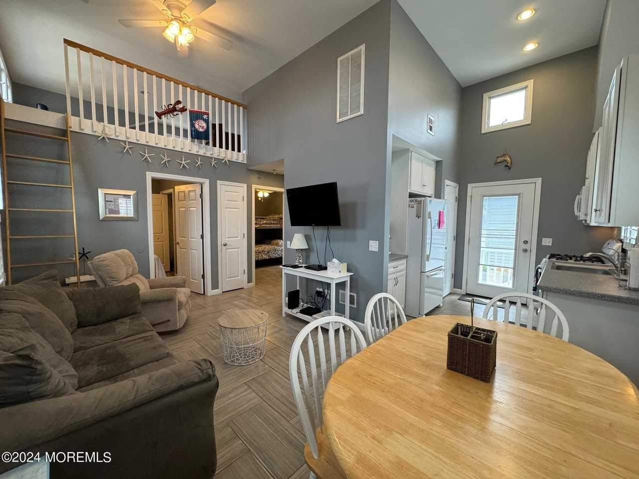 117 W Bayberry Way - Photo 5 of 13