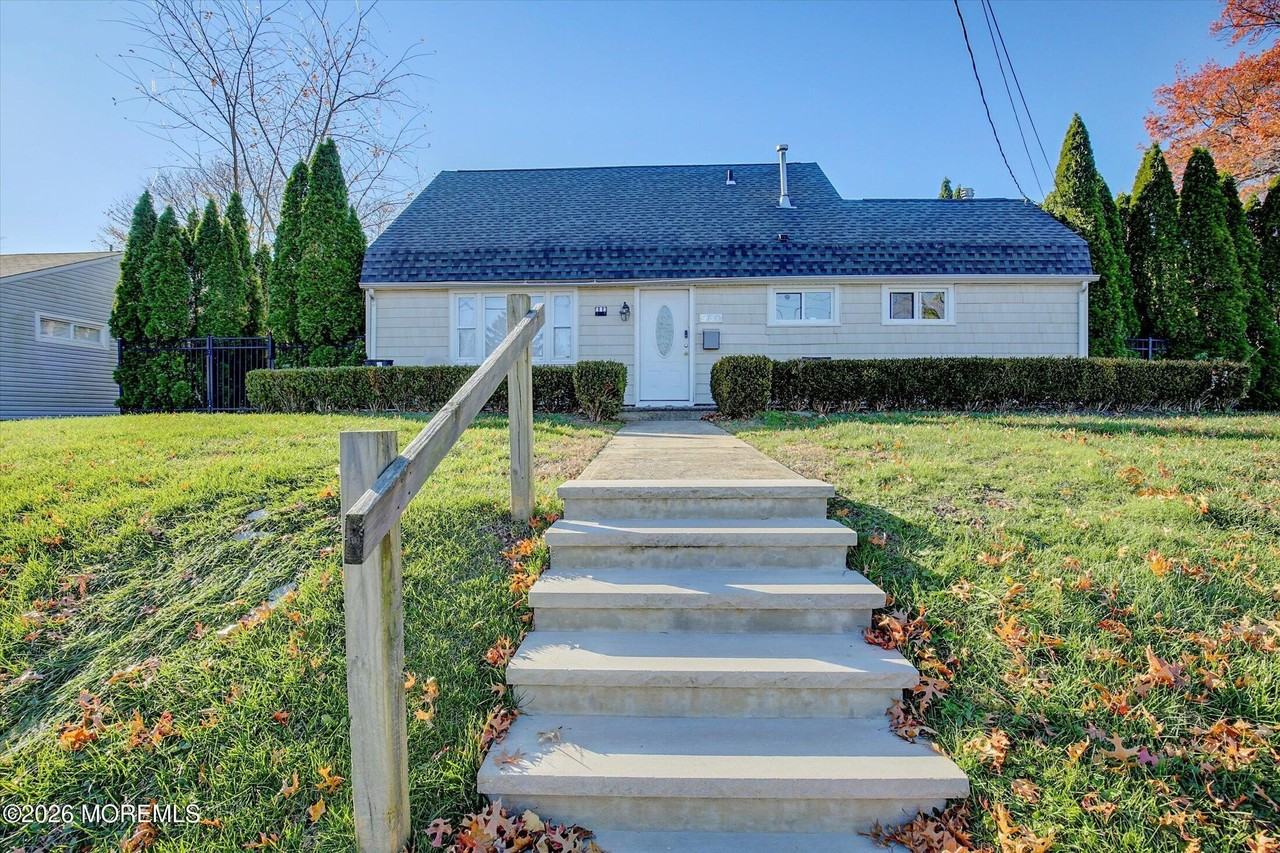980 Woodgate Ave - Photo 2 of 29