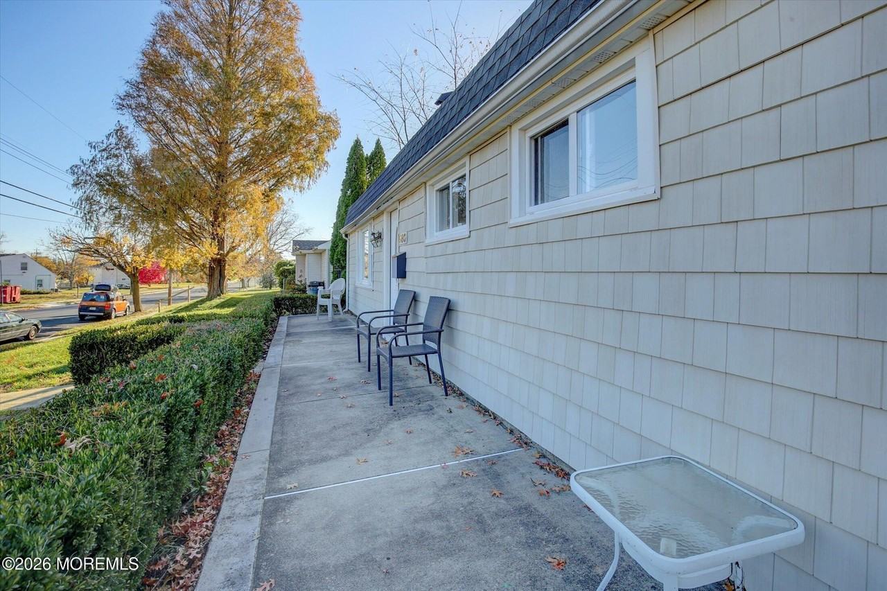 980 Woodgate Ave - Photo 3 of 29