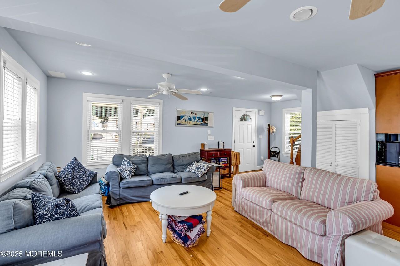 306 Ocean Park Ave - Photo 5 of 35