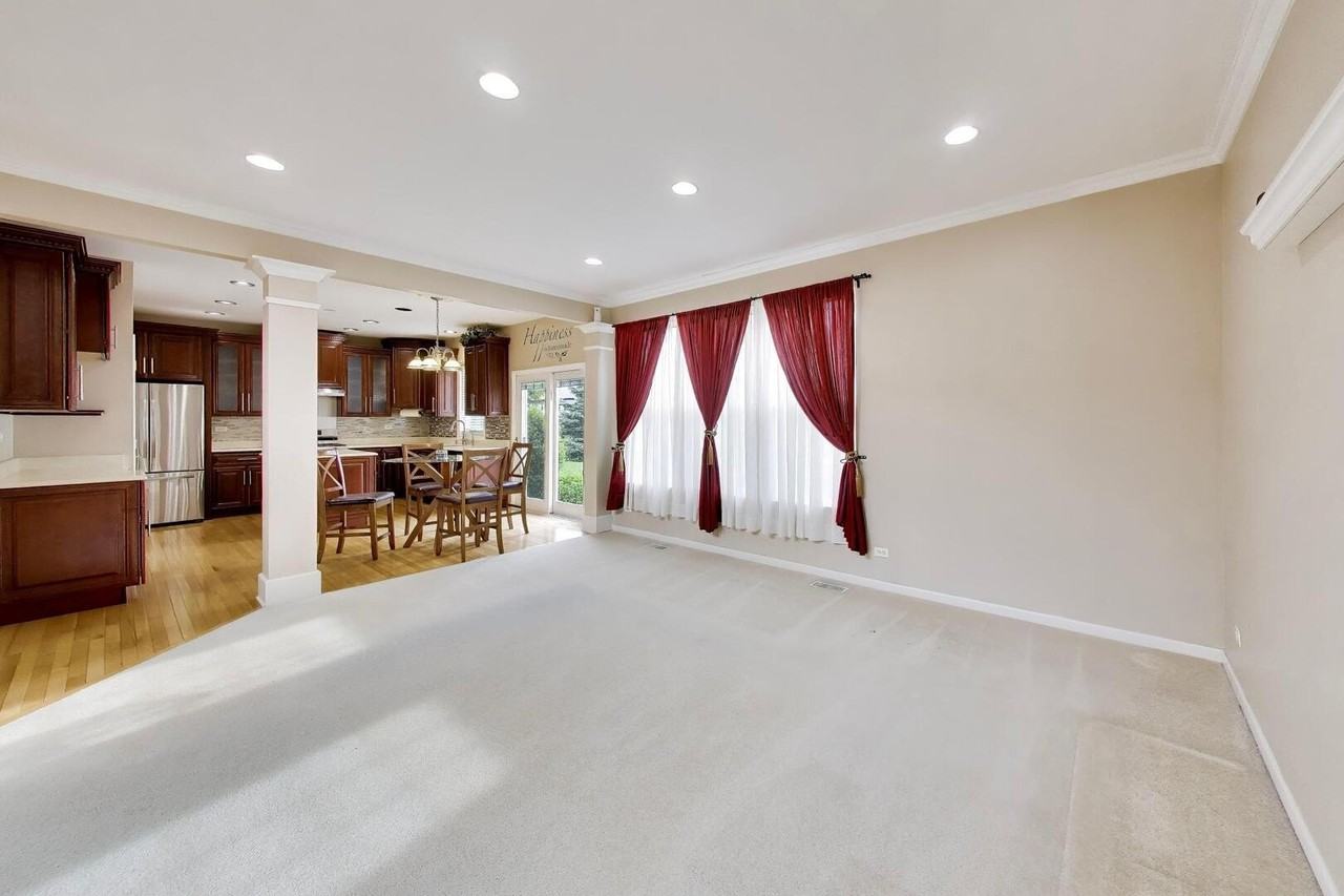 501 Tuscany Dr - Photo 4 of 48