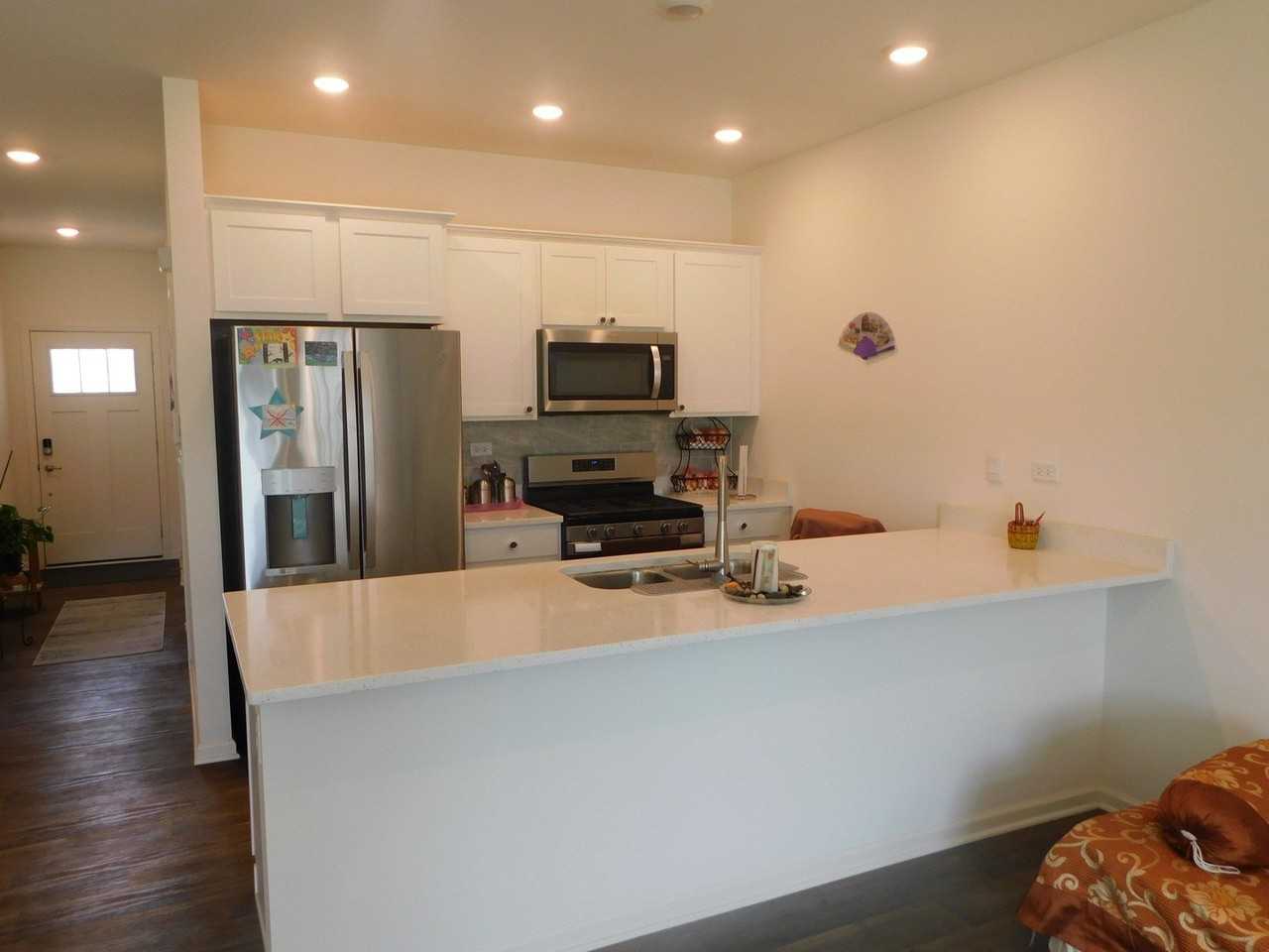944 Darwin St - Photo 3 of 15