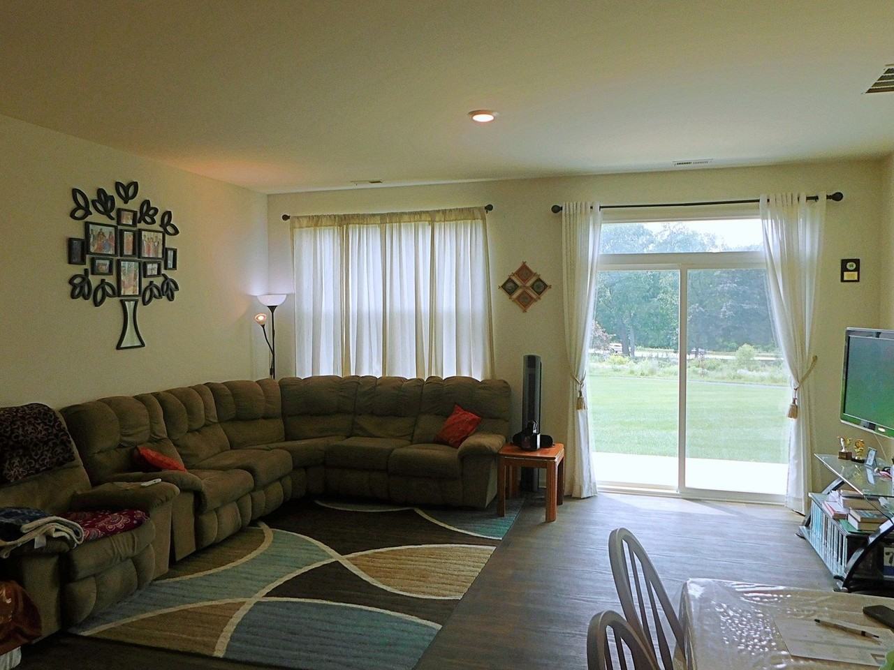 944 Darwin St - Photo 4 of 15