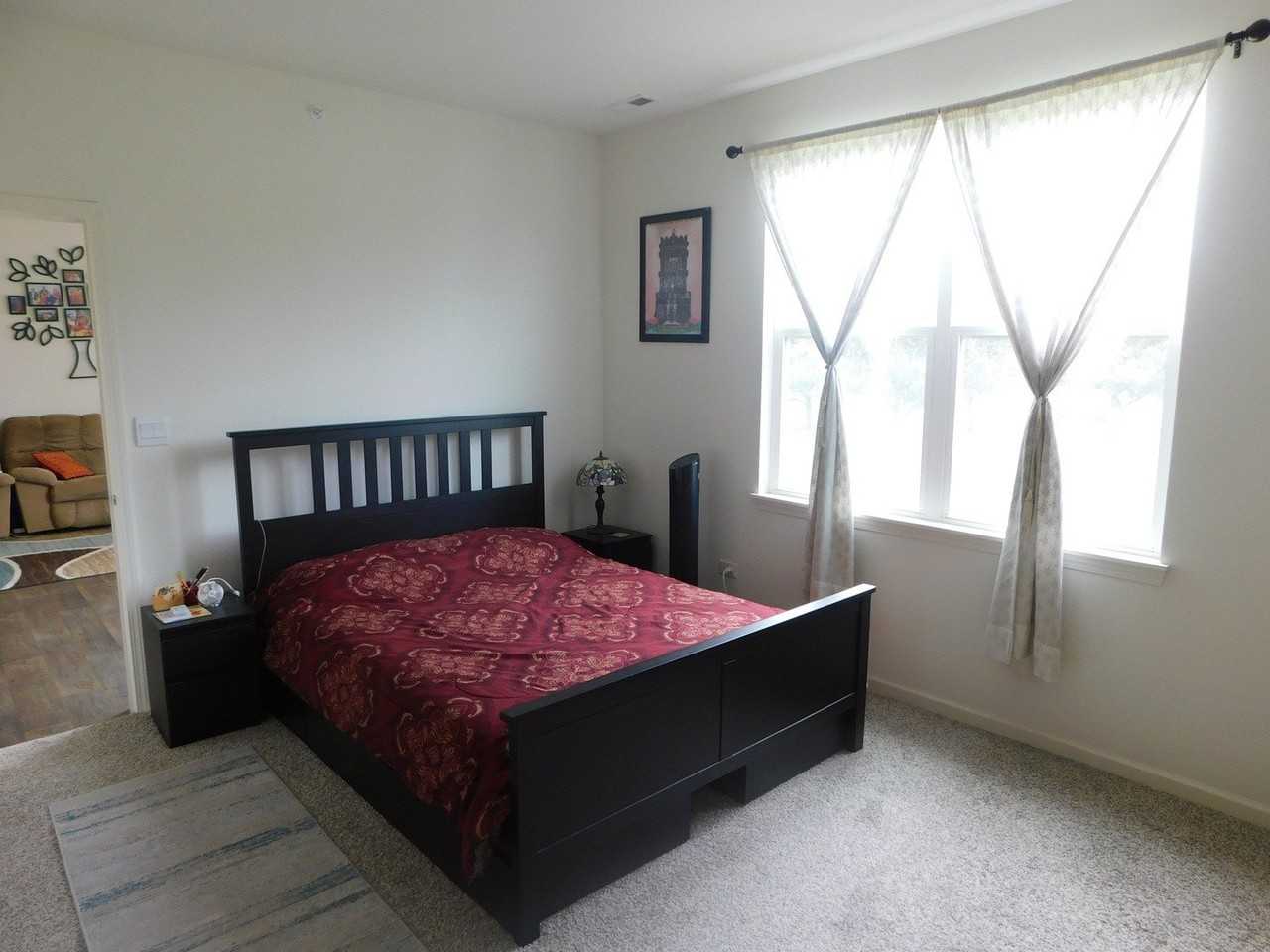 944 Darwin St - Photo 5 of 15