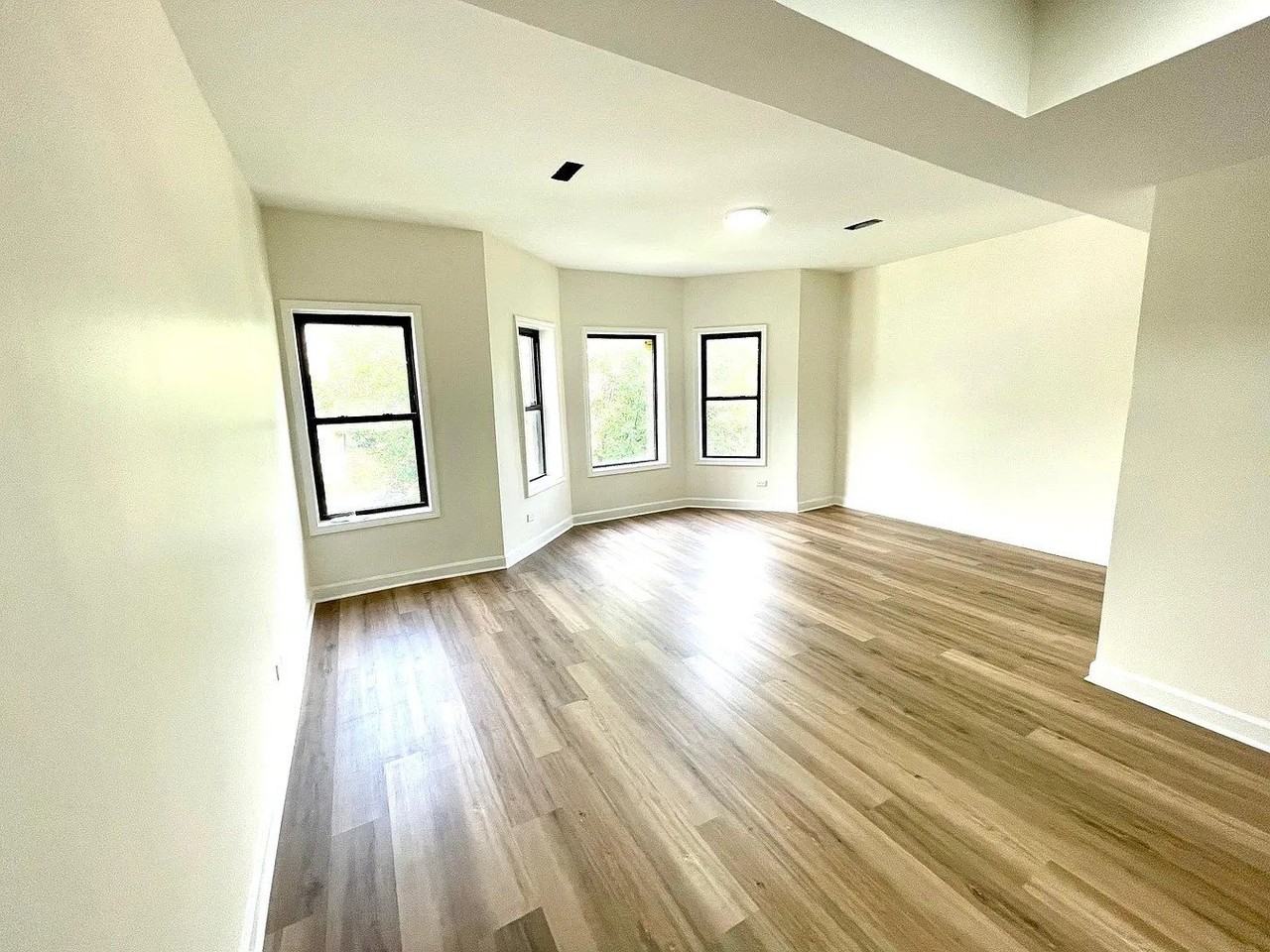 5623 S Prairie Ave #3S - Photo 7 of 18