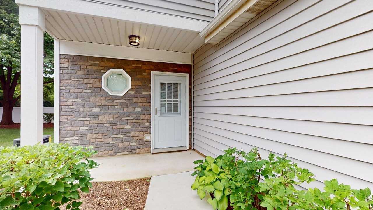 1237 Cranbrook Dr - Photo 4 of 35