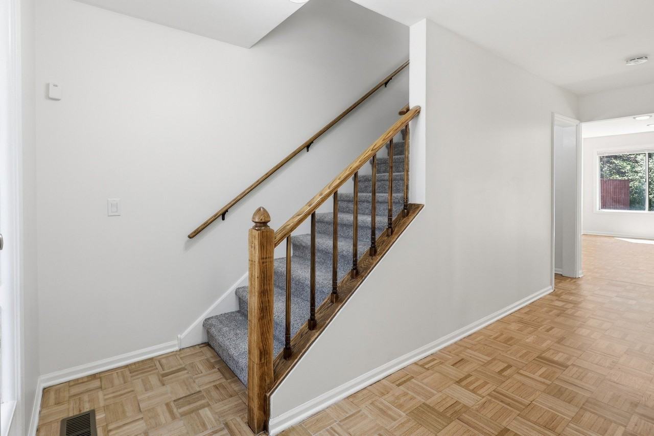 1542 Anderson Ln - Photo 4 of 30