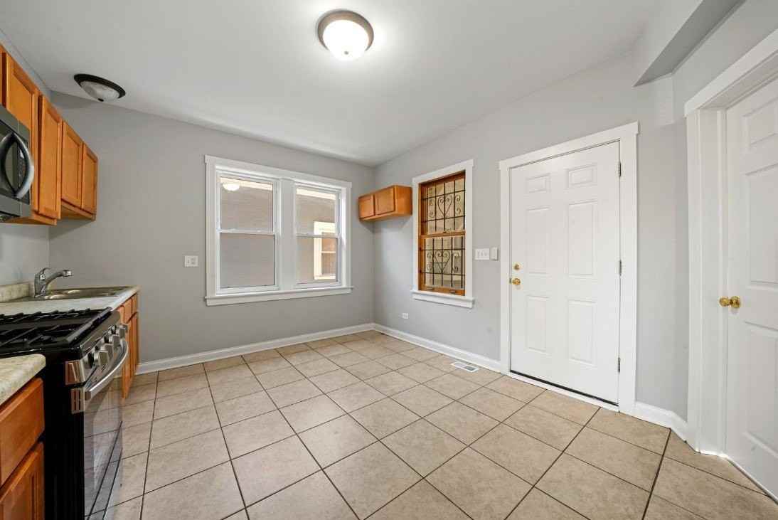 1532 Lombard Ave - Photo 7 of 25