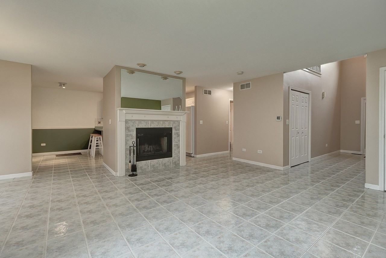 16046 Fairfield Dr - Photo 5 of 27