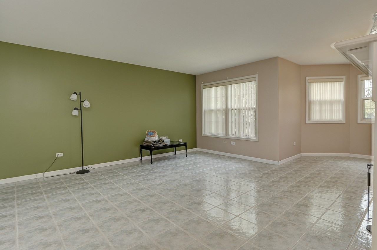 16046 Fairfield Dr - Photo 6 of 27