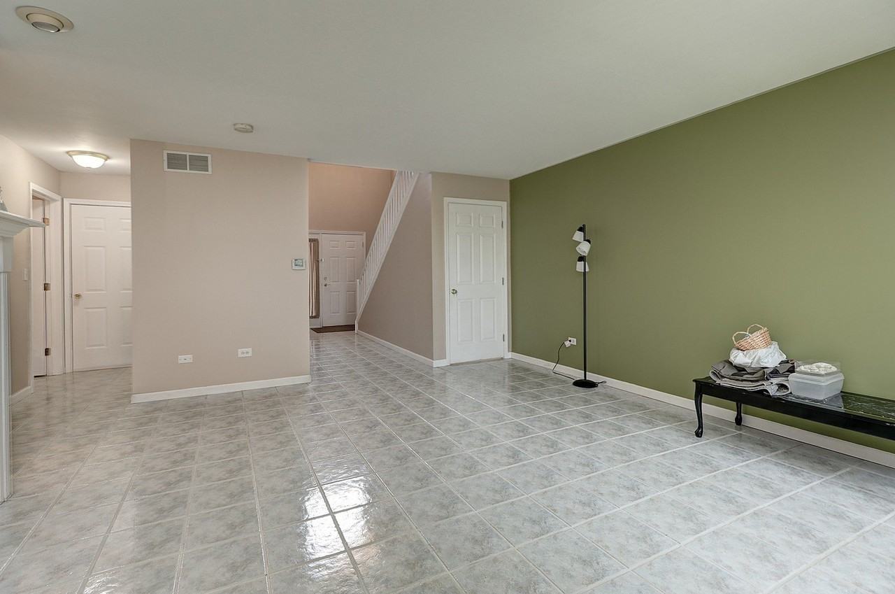 16046 Fairfield Dr - Photo 7 of 27