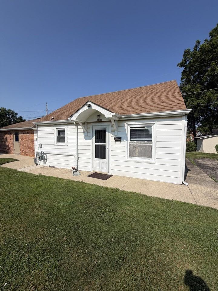 1903 Nicholson St - Photo 2 of 15