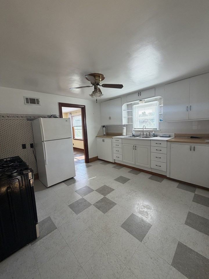 1903 Nicholson St - Photo 3 of 15