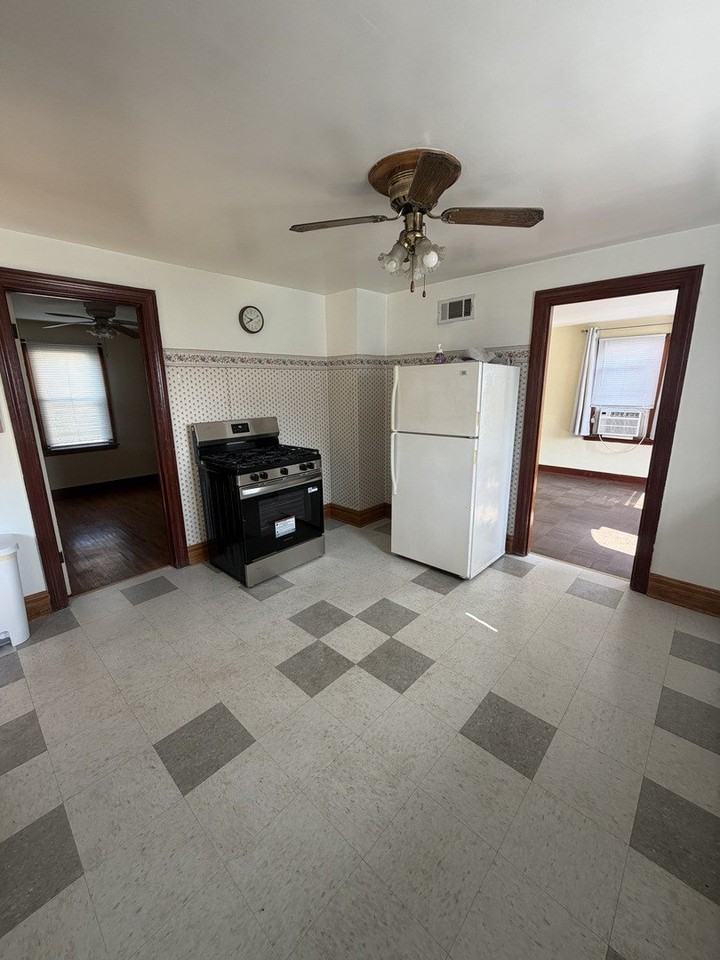 1903 Nicholson St - Photo 4 of 15