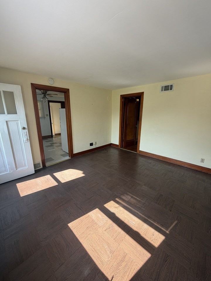 1903 Nicholson St - Photo 5 of 15