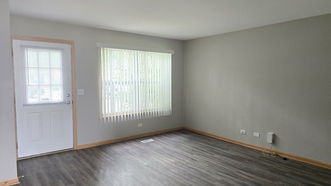 2053 Grayhawk Dr - Photo 2 of 13
