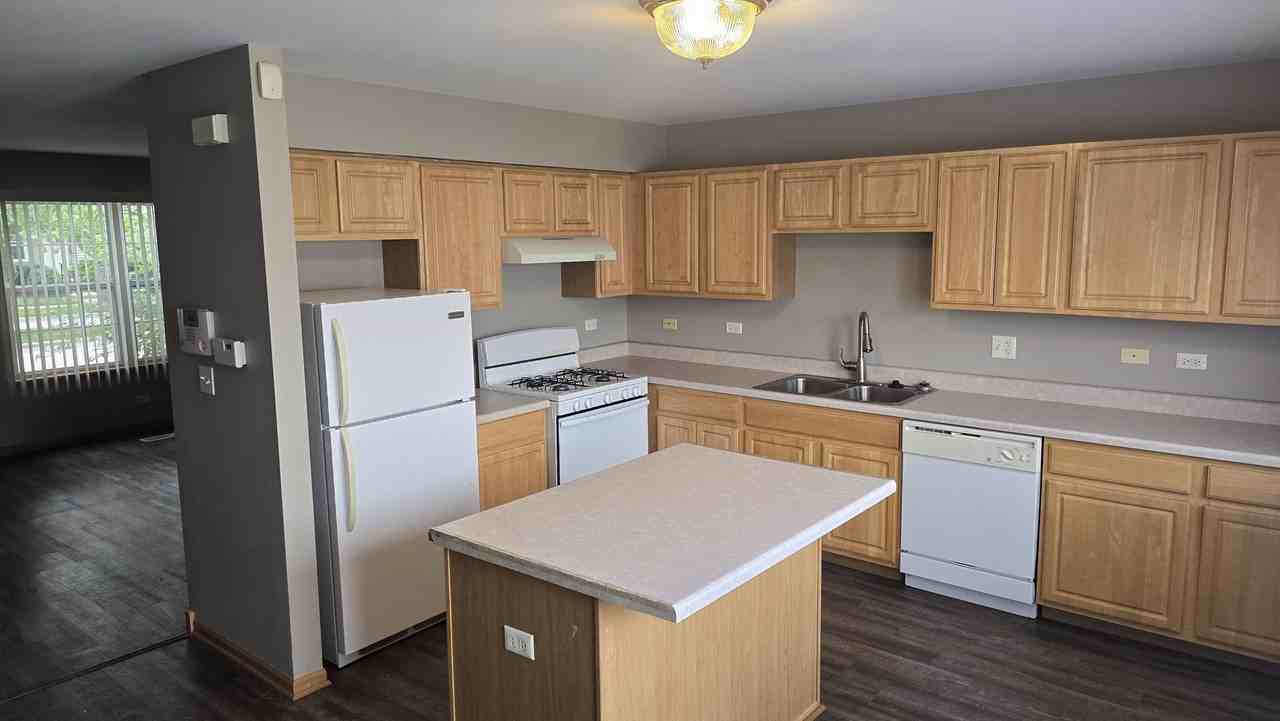 2053 Grayhawk Dr - Photo 4 of 13