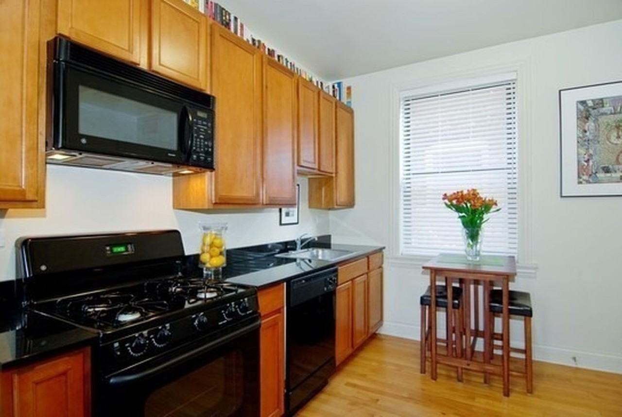 903 W Cornelia Ave #3N - Photo 3 of 9