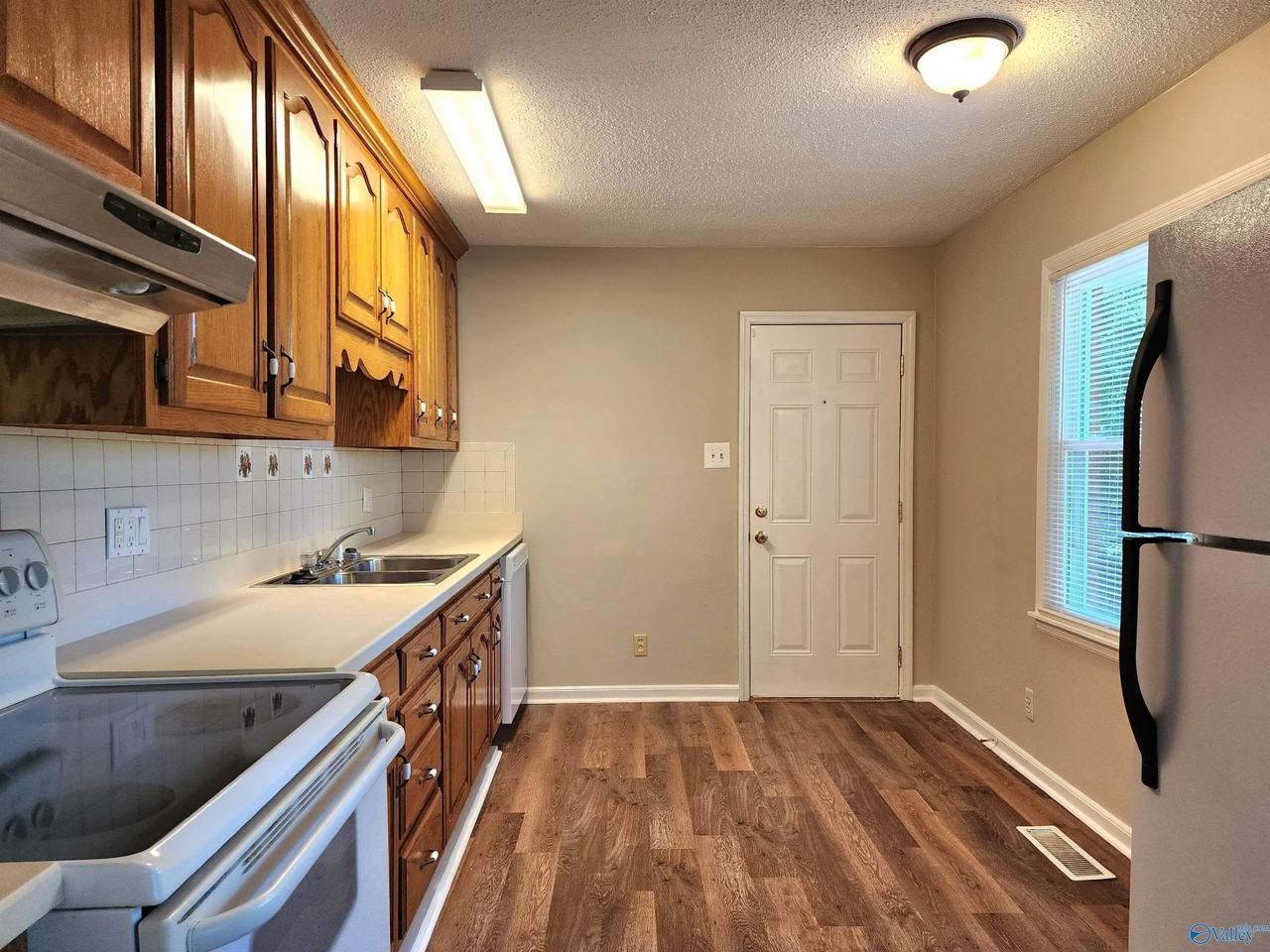 227 Drake Ave Sw - Photo 5 of 16