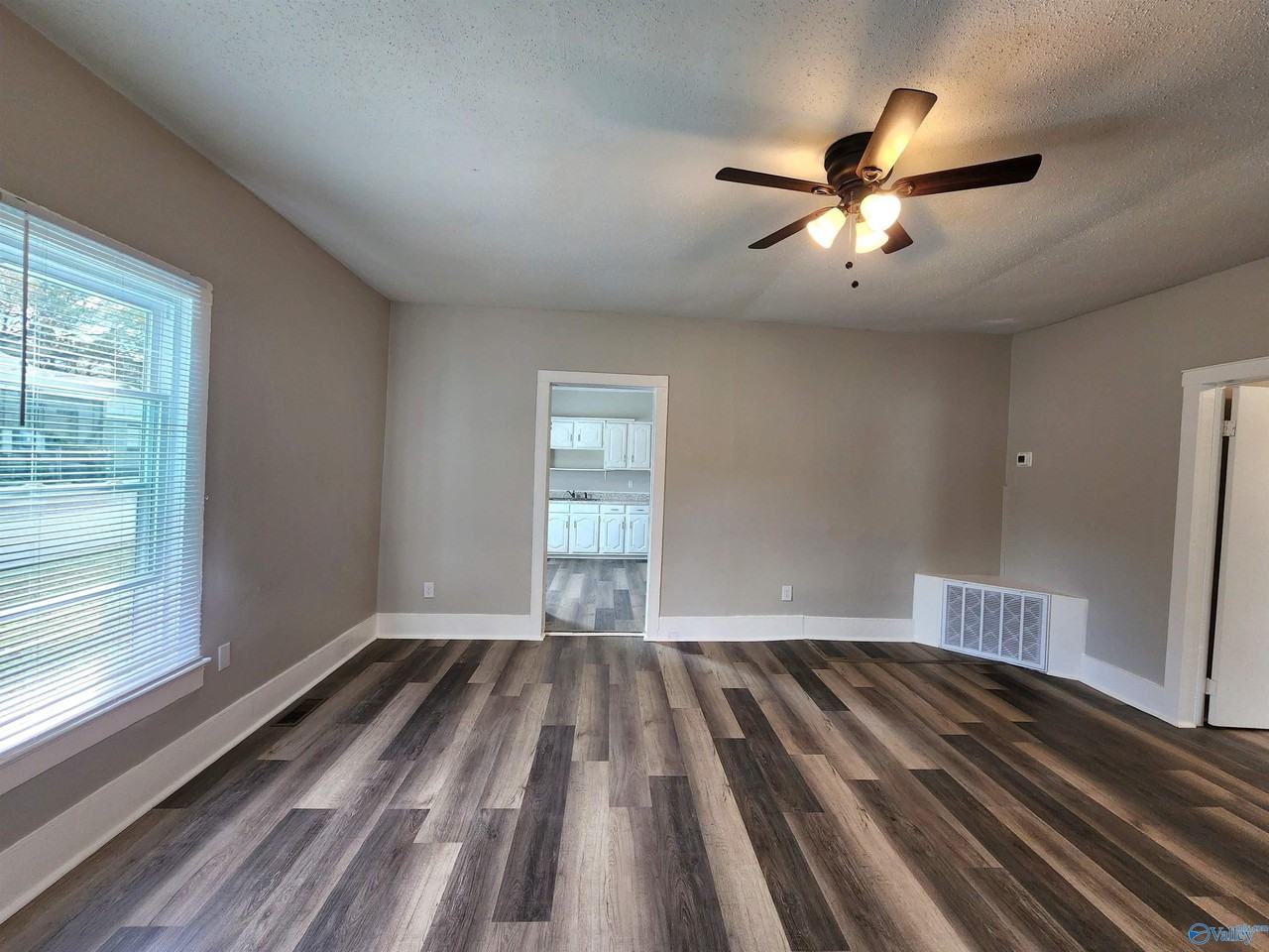 1426 Stevens Ave Ne - Photo 5 of 19