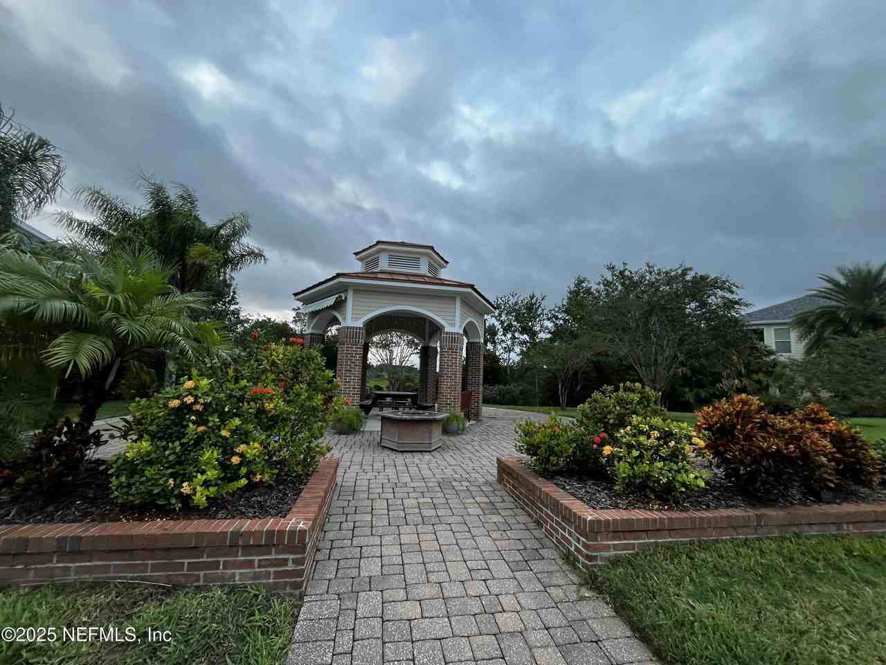 169 Sunset Cir N - Photo 4 of 22