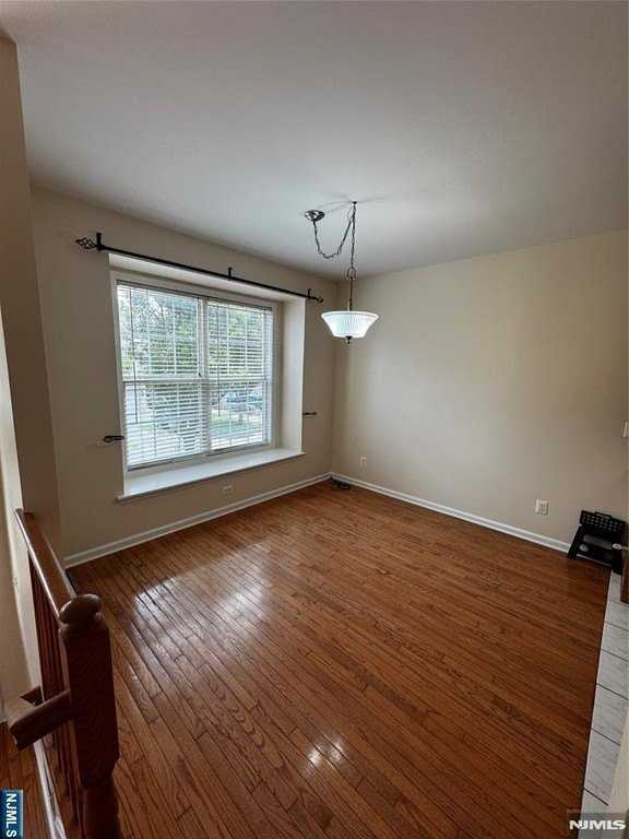 533 Coventry Dr - Photo 5 of 31
