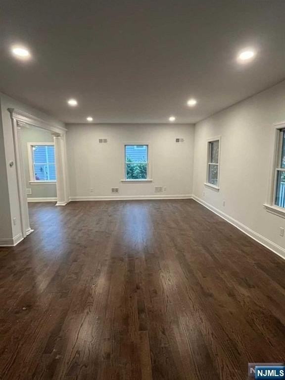 321 Spring Ave - Photo 2 of 17